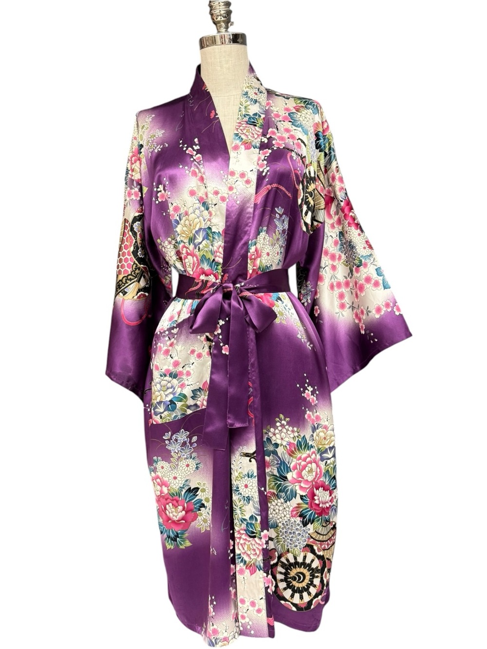 Vintage Japanese Silk Kimono Robe Purple Floral One Size, 100% Silk Floral Print